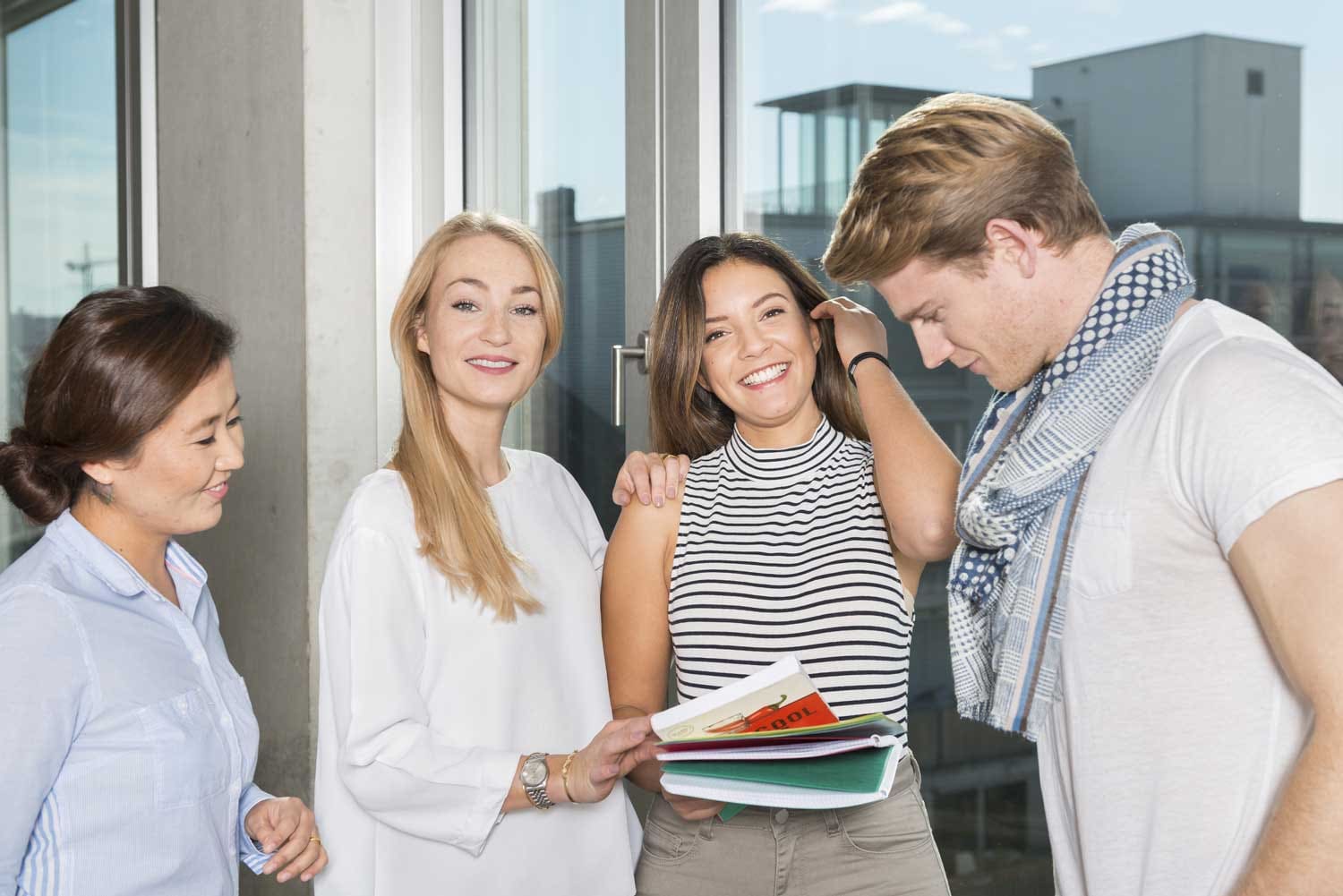 Schmuckbild - berufsbegleitend studieren an der HWZ