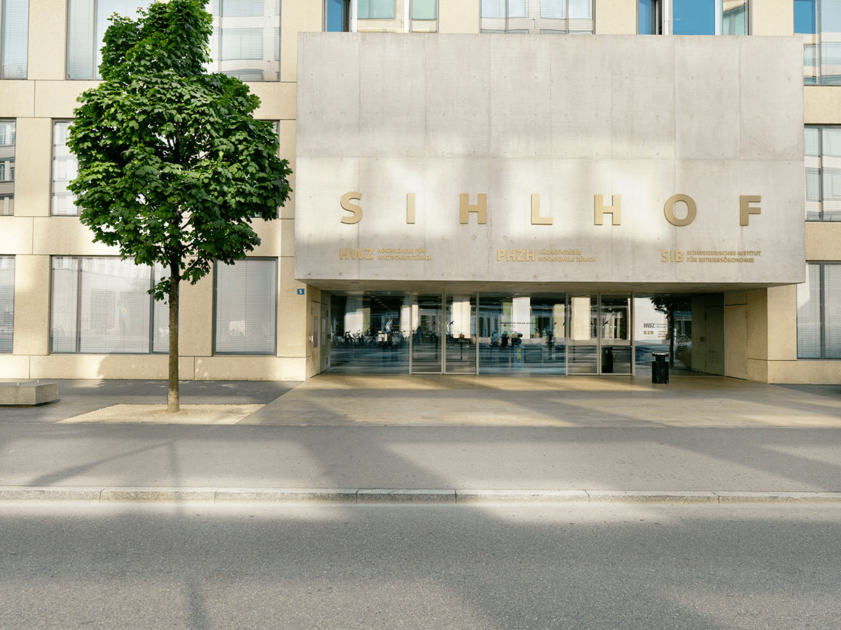 Schmuckbild Eingang Sihlhof - HWZ Hochschule für Wirtschaft Zürich